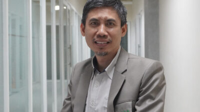 Kenang Kepergian HM Alwi Hamu Dari Mata Syamril, ST., M.Pd. Direktur Sekolah Islam Athirah.