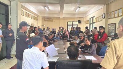 Ratusan Warga Bitowa Datangi DPRD Kota Makassar, minta perhatian pemerintah terhadap berbagai persoalan yang terjadi.