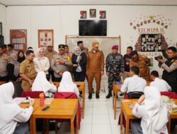 Pj Gubernur Sulsel Prof Fadjry Djufry dan Pj Bupati Jeneponto, sosialisasikan Program Pemeriksaan Kesehatan Gratis.