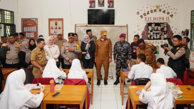 Pj Gubernur Sulsel Prof Fadjry Djufry dan Pj Bupati Jeneponto, sosialisasikan Program Pemeriksaan Kesehatan Gratis.