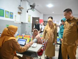Pj Gubernur Sulsel didampingi Walikota dan Kadinkes Makassar Launching Program Pemeriksaan Kesehatan Gratis di Puskesmas Tamalate.