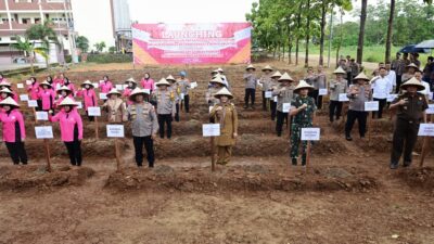 Sinergi Sukseskan Asta Cita Presiden Prabowo, Wagub didampingi PLT Kadis TPH Bun Apresiasi Program Pangan Lestari Polda Sulsel.