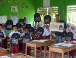 Telkomsel Salurkan Bantuan Tas Sekolah Hasil Penukaran 1 Juta Telkomsel Poin dan uCoin by.U.