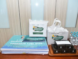 Kunjungi Pelabuhan Balikpapan, Dirut Pelindo Pastikan Kelancaran Operasional & Berbagi Kebahagiaan dengan Masyarakat Sekitar