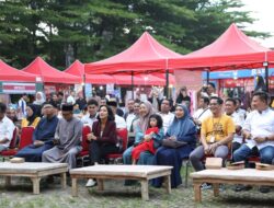 Ketua TP PKK Makassar Borong Jajanan UMKM di Makassar Ramadan Fest 2025