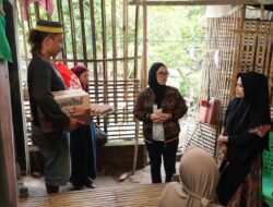 Mirip Gaya Jokowi, Warga Kalebarembeng Kaget, Tanpa Pengawalan Bupati Gowa Muncul di Depan Pintu