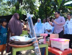 Jadi Orang Tua Asuh, Wabup dan Ketua TP PKK Gowa Kunjungi Masyarakat Miskin Ekstrem 