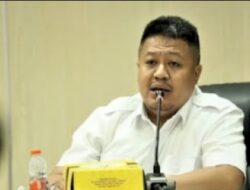 Anggota DPRD Kota Makassar, Ari Ashari Kritik Hasil Pengaspalan yang Dilakukan Dinas PU di Sepanjang Jalan Metro
