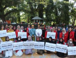 Unhas Peringati Hari Pendidikan Nasional 2025, Salurkan Bantuan Biaya Pendidikan kepada 300 Mahasiswa