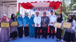 Gubernur Sulsel Didampingi Bupati Takalar Serahkan Bantuan Sembako