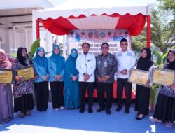 Gubernur Sulsel Didampingi Bupati Takalar Serahkan Bantuan Sembako