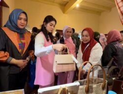 Tas Kerajinan Khas Takalar dengan brand Anging Mamiri Tarik Perhatian Istri Wapres