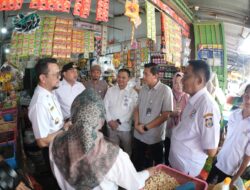 Cek Bahan Pokok di Pasar Terong, Appi: Ada Naik, Namun Kecenderungan Turun