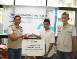Tebar Berkah Idul Adha, YBM PLN UID Sulselrabar Bagikan 1.000 Paket Daging untuk Warga yang Membutuhkan