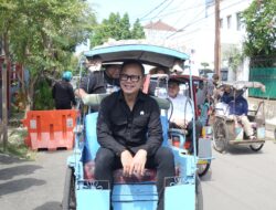 Munafri Bersama Wamendagri Bima Arya Naik Pete-Pete Sidak Damkarmat, dan Naik Becak Pantau Layanan Publik