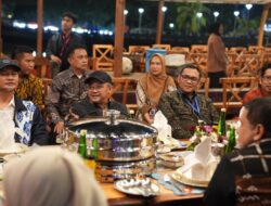 Munafri-Aliyah Bahas Pendidikan Bersama Mendikdasmen di Atas Kapal Pinisi