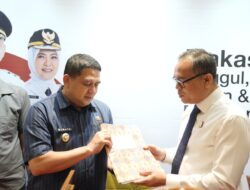 Kejari Bongkar Aset Kendaraan Tak Bertuan, 49 Randis Resmi Diserahkan ke Pemkot