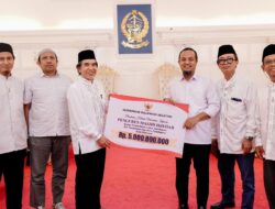 Gubernur Sulsel Serahkan Dana Hibah Rp5 Miliar untuk Pembangunan Masjid Ikhtiar Perdos Unhas