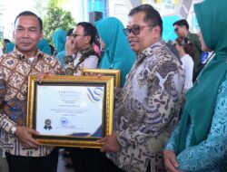 Bupati Bersama Ketua TP. PKK Takalar Terima Penghargaan Atas Dukungan dan Komitmen Pengimplementasian Quick Wins Kemendukbangga