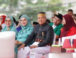 Kadis Sosial Kota Makassar Bersama Ketua DWP Dinsos Hadiri Penurunan Bendera Merah Putih HUT RI ke-80 