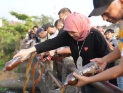 Munafri-Aliyah Tuang Eco-Enzym ke Waduk Tunggu Pampang, Jaga Ekosistem Air Tetap Sehat