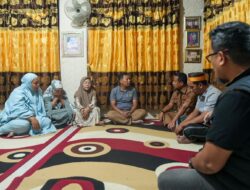 Kunjungi Rumah Duka Abay, Gubernur Sulsel Memberi Bantuan Untuk Meringankan Beban dan Moril Kepada Keluarga yang Ditinggalkan