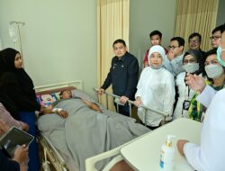 Kehadiran Pemimpin di Tengah Warga: Wali Kota dan Wawali Jenguk Korban Insiden DPRD