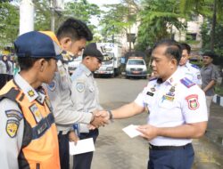 Sebagai Bentuk Kepedulian, Kadishub Makassar Serahkan Bantuan Yang Menjadi Korban Aksi Demonstrasi