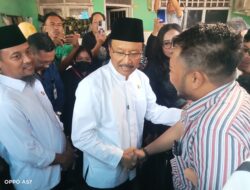 Sampaikan Salam dari Presiden, Mensos Gus Ipul Takziah dan Beri Santunan Korban Unjuk Rasa Makassar