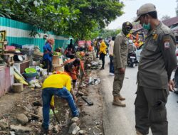 Satpol PP bersama Tim Gabungan Lakukan Penertiban di Pasar Tumpah Jln Dr. Leimena, Kelurahan Tello
