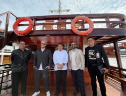 Maher Zain Nikmati Ikan segar serta Keindahan Laut Makassar dengan Wali Kota Makassar