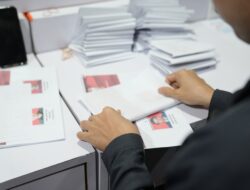 Appi Tinjau Pelipatan Surat Suara Pemilihan RT/RW, Tegaskan Kejujuran dan Keadilan dalam Pemilihan
