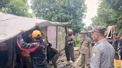 Sekcam Panakkukang Pimpin Penertiban Bangunan Liar di Jalan Saripa