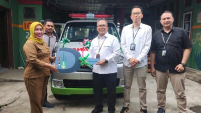 PT Pegadaian Serahkan Bantuan Ambulans untuk Puskesmas Perawatan Saleman