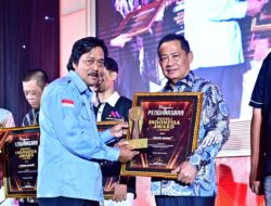 Bangun Kepercayaan Publik, Hamzah Ahmad Raih Anugerah Pemimpin BUMD Inspiratif