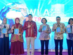 Aliyah Mustika Ilham Terima Penghargaan pada WLA Extravaganza BPOM RI