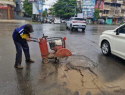 Laporan Pagi, Jalan Mulus Siang Hari, Gerak Cepat Munafri Tangani Jalan Berlubang