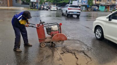 Laporan Pagi, Jalan Mulus Siang Hari, Gerak Cepat Munafri Tangani Jalan Berlubang