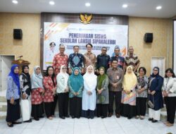 Melinda Aksa Dorong Lansia SMART melalui Sekolah Lansia Sipakalebbi Manggala