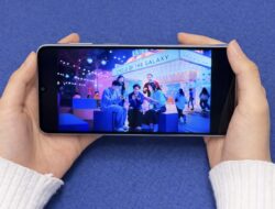 Galaxy A07 5G hadir dalam dua pilihan warna Black dan Light Violet, sudah dilengkapi dengan Travel Adapter 25W