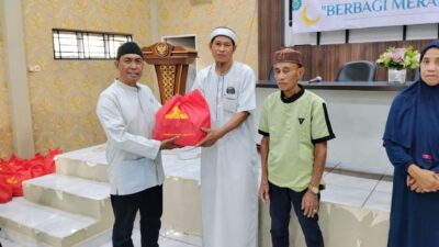 Komunitas Jemaah Subuh Nipa-Nipa dan Camat Manggala Berbagi Berkah dengan Kaum Duafah