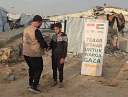 Kemanusiaan di Tengah Blokade, WIZ dan KITA Palestina Distribusikan Ribuan Paket Iftar di Gaza Utara