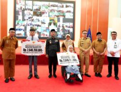 Gubernur Andi Sudirman Serahkan Beasiswa Disabilitas untuk Ribuan Siswa SLB se-Sulsel