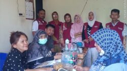 Warga RW 06 Kelurahan Bakung Antusias Ikuti Pemeriksaan Gula Darah Bersama Tim Puskesmas Sudiang
