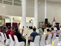 Tak Kenal Libur, Wali Kota Makassar Pimpin Rapat Strategis Tangani Sampah