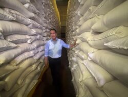 Tinjau Bulog Makassar, Mentan Amran Sebut Cadangan Beras Nasional Mencapai 4,5 Juta Ton, Tertinggi Sepanjang Sejarah RI