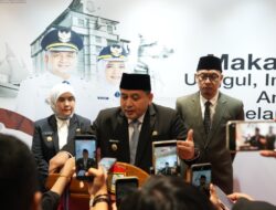 Bentuk Kepedulian, Wali Kota Makassar Berikan Modal Usaha KUR untuk PKL Jualan di Tempat yang Steril