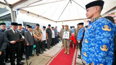 Tangis Iringi Pelepasan Jenazah Tautoto Tanaranggina, Sekda Sulsel: Kita Saksi Kebaikan Almarhum