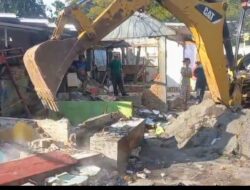 Pemkot Makassar Tertibkan 178 Lapak PKL di Mariso, Utamakan Pendekatan Humanis