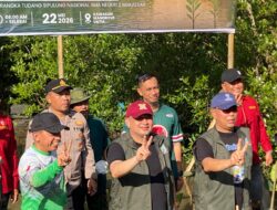 Ikatan Alumni SMAN 2 Makassar Tanam Mangrove di Lantebung, Dihadiri Pimpinan Daerah